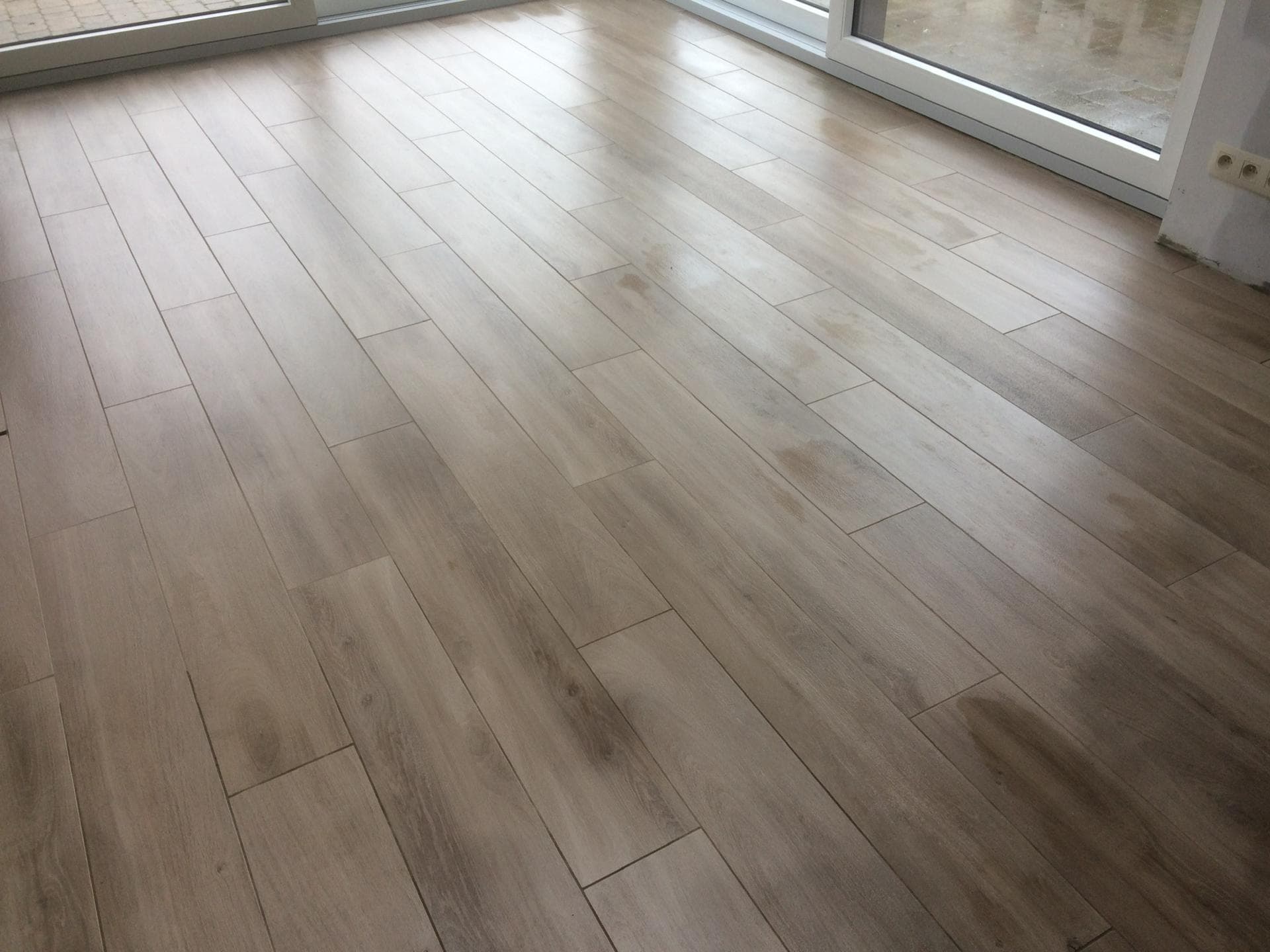 Revêtement de sol en carrelage imitation parquet