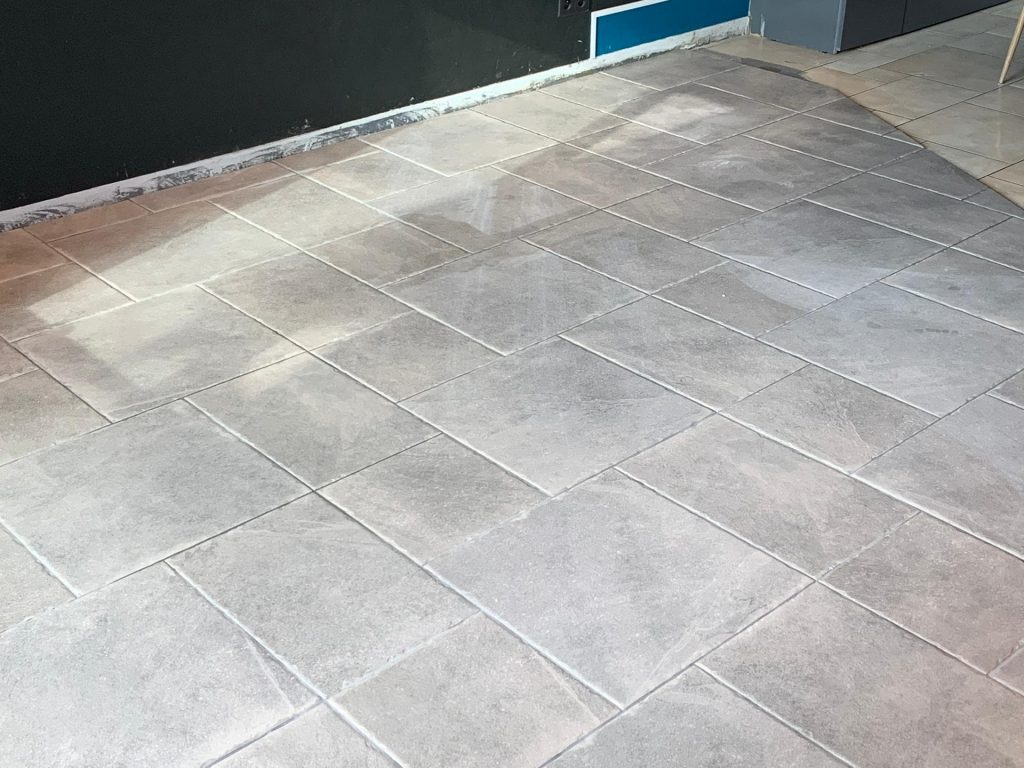 carrelage gris sol