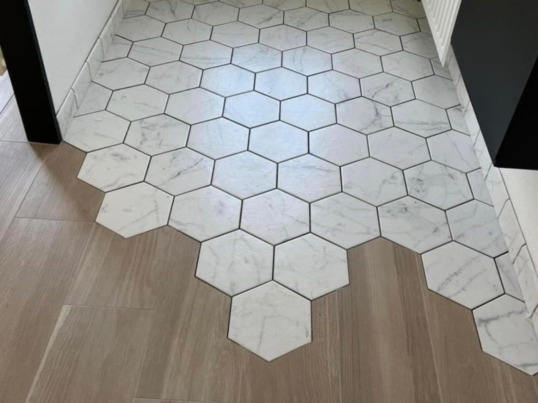 Carrelages hexagonaux au sol