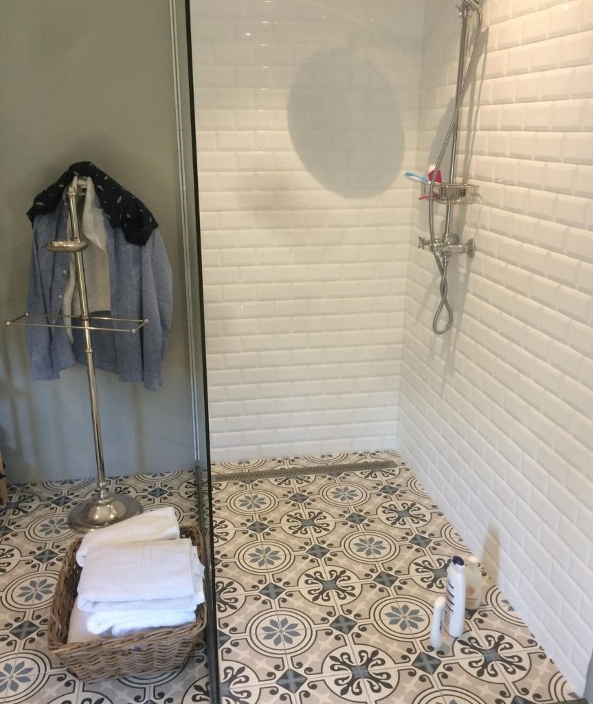 revêtement mur carrelage douche