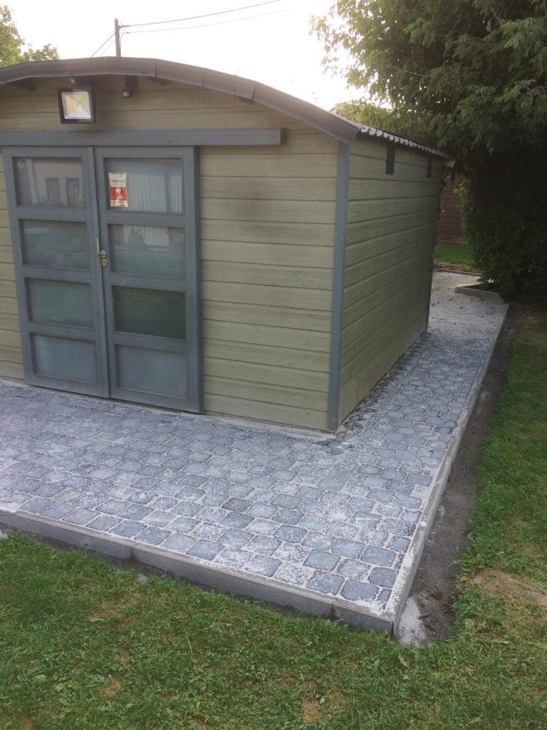 contour abri de jardin en klinkers