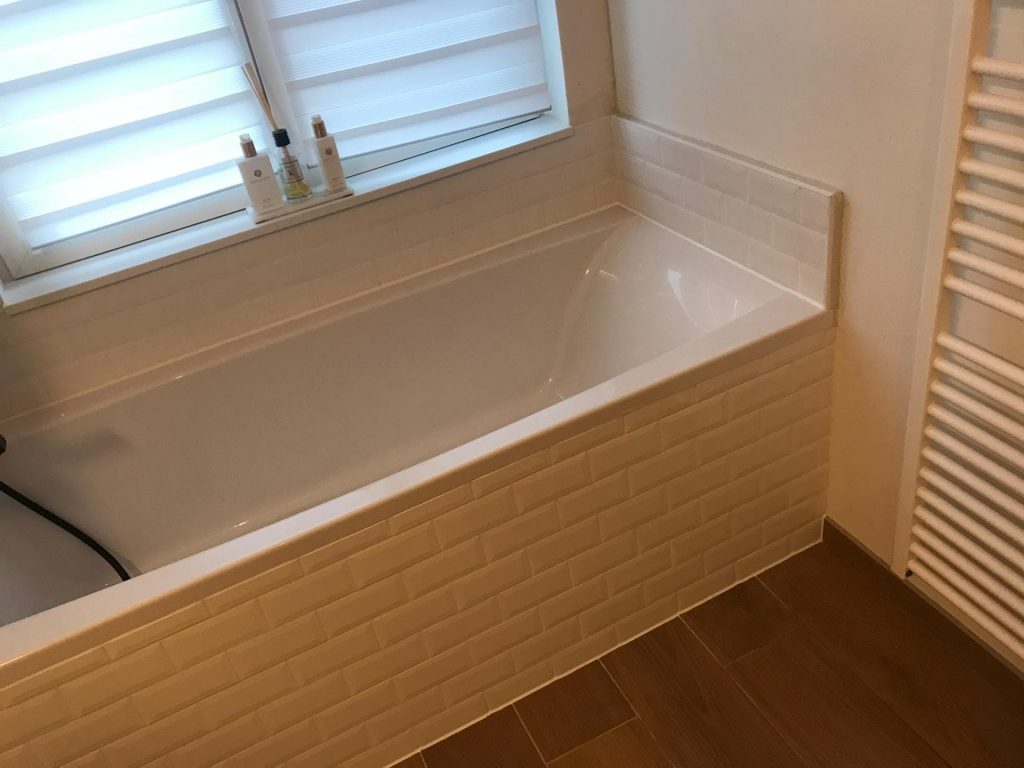 revêtement baignoire carrelage imitation brique