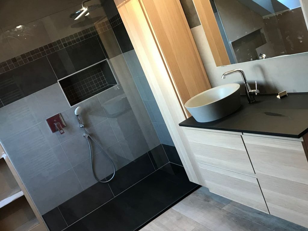 rénovation salle de bain douche moderne carrelage